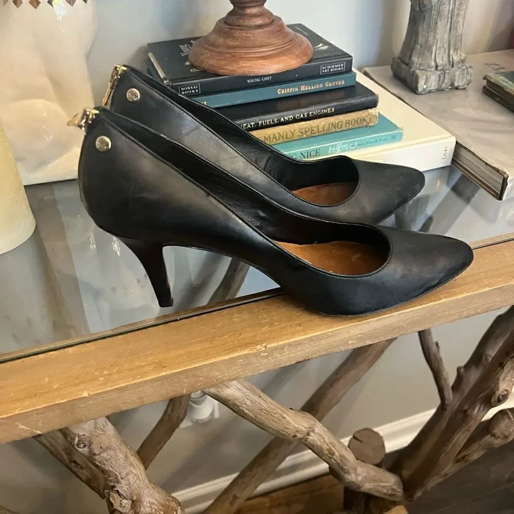 Women’s Aldo Black Leather zipper Back Pumps. Size 41|10